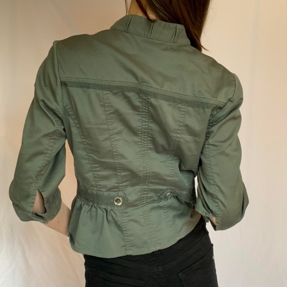 White House Black Market Army Green Utility Cropped Jacket Sz 8 - Picture 3 of 16